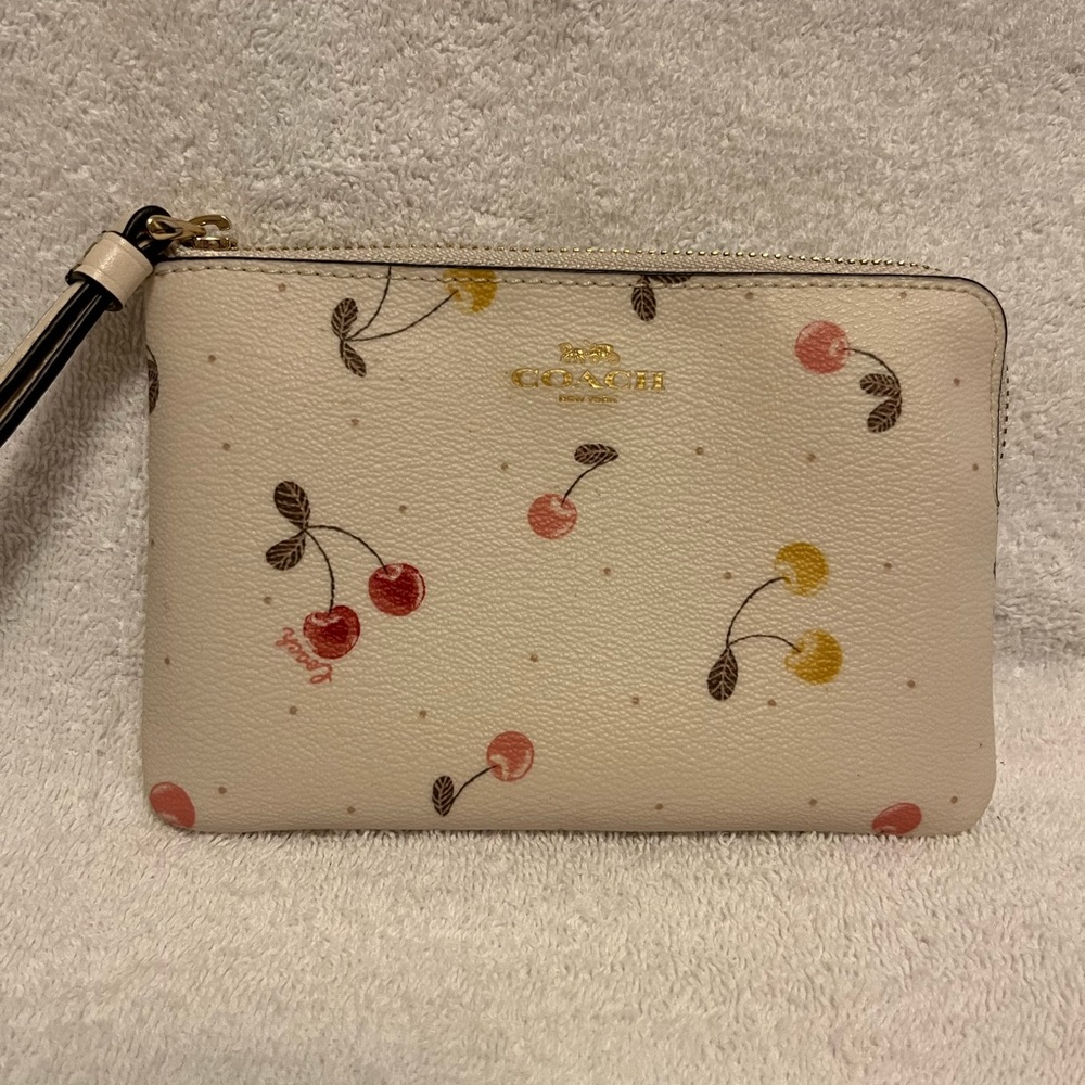 Coach wristlet wallet